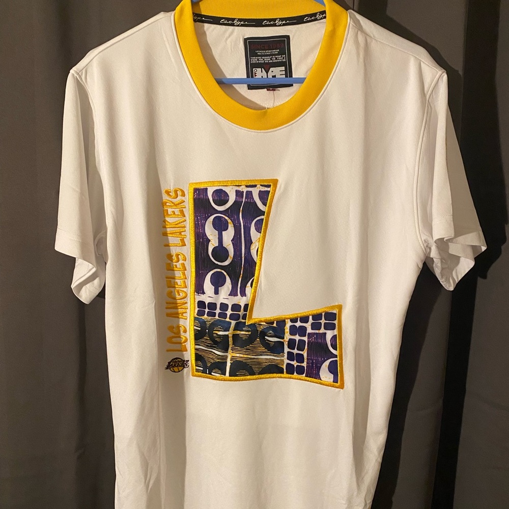 Los Angeles Lakers NEW Embroidered Logo × Two Hype NBA LAB T Shirt SZ S